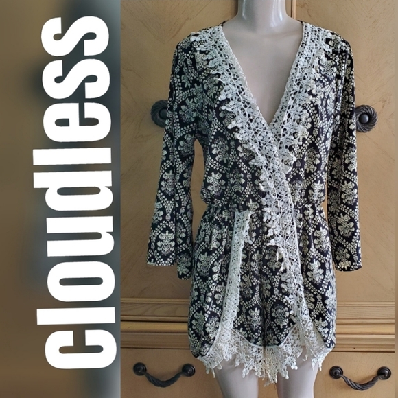 Cloudless Floral Black Cream White Romper Short Size Large - Picture 5 of 5